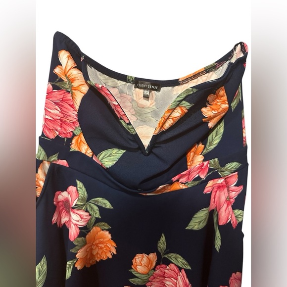 Floral Women's Top 1X - Picture 2 of 4
